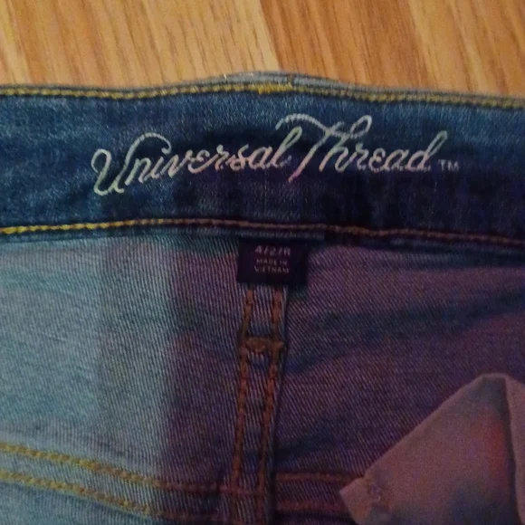 universal thread - Picture 3 of 3